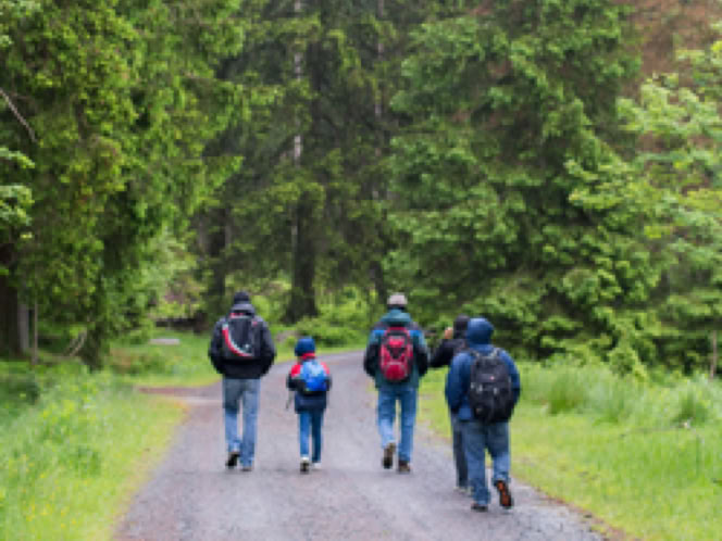 Wir sind der Meinung, dass Christentum kein kaltes, unverbindliches nebeneinander Existieren ist. Aus diesem Grund verbringen wir Zeit miteinander.